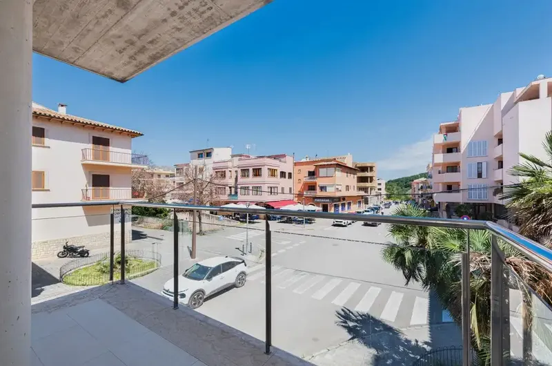 Bright first-floor apartment with balcony and lift for sale in Pollença — photo 1