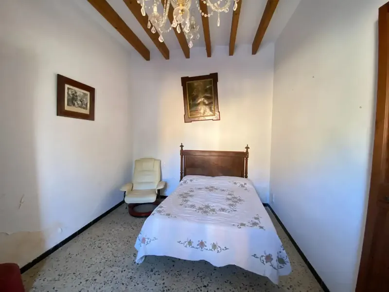 Unique Opportunity: Manor House of 375 m2 with Garage in Biniali. Luxury Potential for €749,000 — photo 11