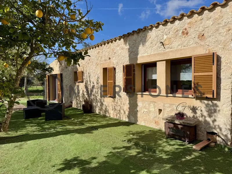 INVERSIONES GRUP REAL ESTATE BOUTIQUE presents this spectacular rustic finca on the outskirts of Felanitx, ideal for lovers of tranquility and nature, with the possibility of building a fully legal swimming pool. — photo 1
