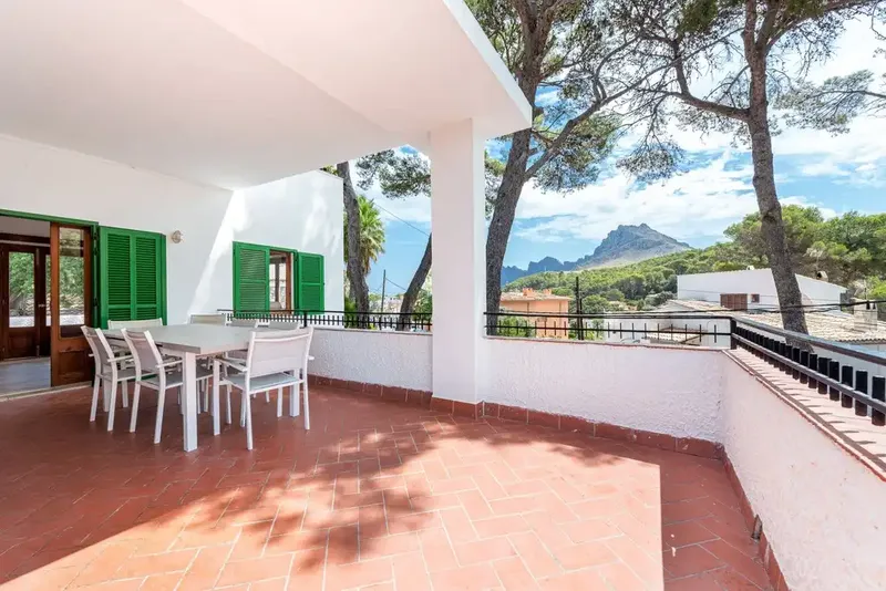 Elegant Mediterranean villa with 4 bedrooms for sale, with valid holiday license, ideally located a few minutes' walk from — photo 3