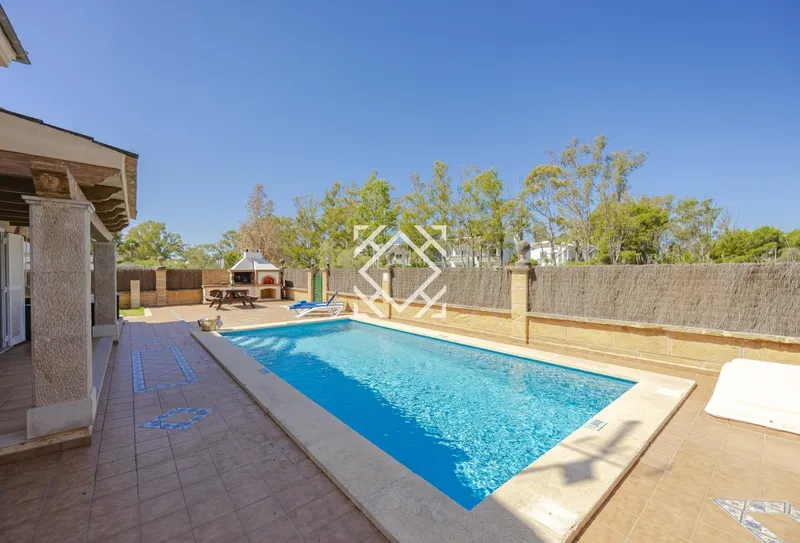 Spectacular semi-detached villa for sale in sought-after Playa de Muro, Mallorca — photo 7