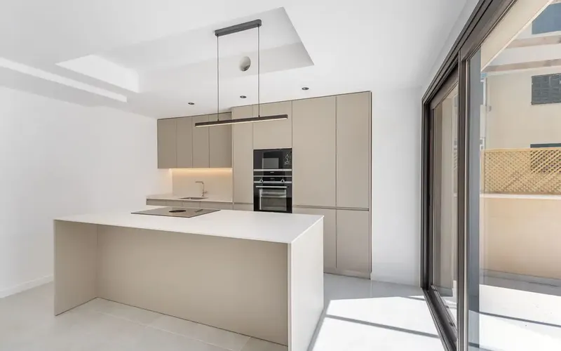 This wonderful newly built duplex with sea and mountain views is located a few steps from the beach and the marina — photo 5