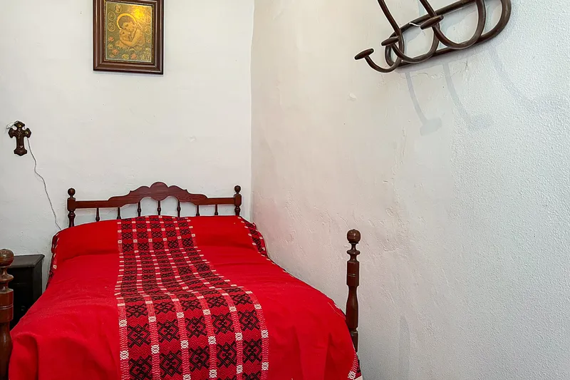Investment opportunity: townhouse with large garden and distant views — photo 2