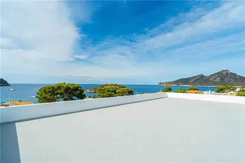 Penthouse with terraces and panoramic views, approx. 125 m², living-dining room, separate furnished and equipped kitchen, laundry room, 5 bedrooms — photo 1