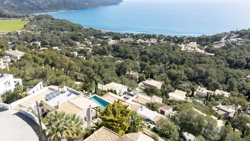Exclusive villa with sea views, pool and ETV license in Canyamel — photo 8