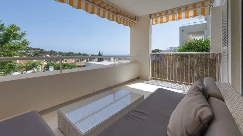Refurbished sea view apartment for sale in Santa Ponsa in a quiet location close to the sea — photo 2