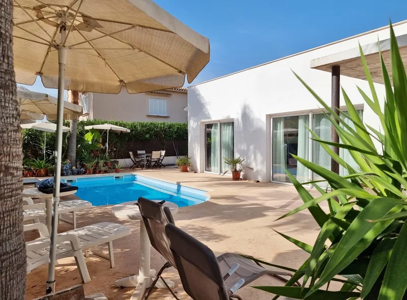 Port Verd: Bright, modern detached house with pool, roof terrace and sea access within walking distance — photo 1