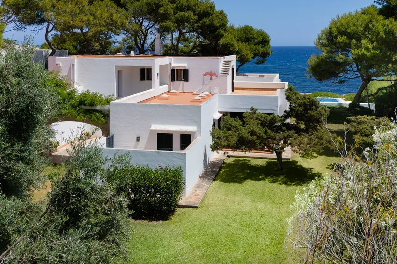 Seafront villa in Cala d'Or with holiday rental licence and sea views — photo 4