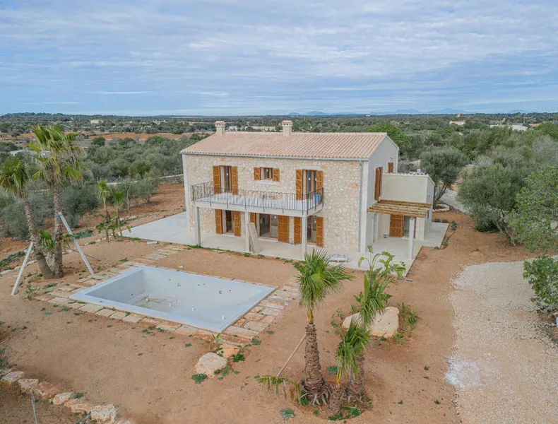 Renovated stone house — photo 2