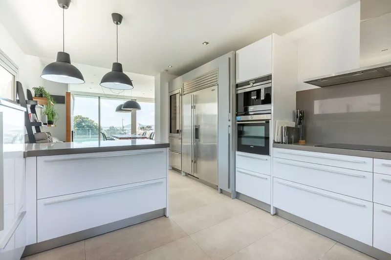 Modern coastal villa with panoramic bay views in Puerto Pollensa — photo 4
