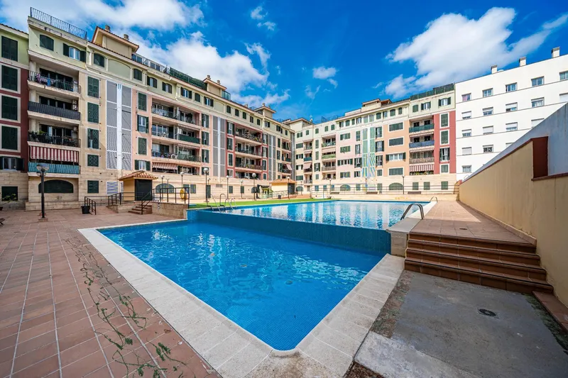 Four-bedroom flat with balcony and communal pool in Son Fuster Nou, Palma — photo 2