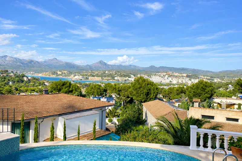 Villa with panoramic sea views and renovation potential in the sought-after area of Santa Ponsa — photo 2