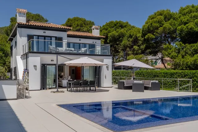Frontline sea view villa for sale in Cala Ratjada, Northeast Mallorca — photo 1