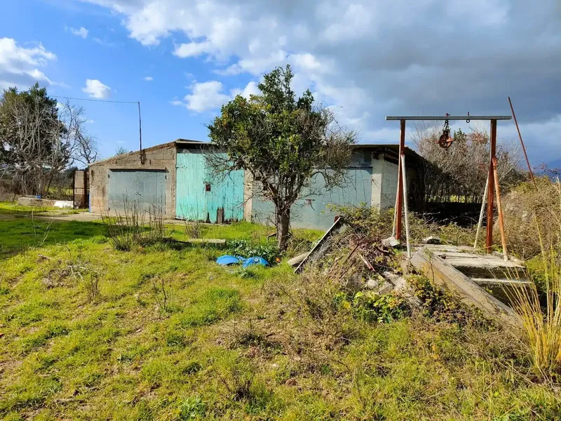 Excellent estate in Búger, to be fully renovated, with a main two-story house with fireplace. Porch with barbecue, a stone house for — photo 10