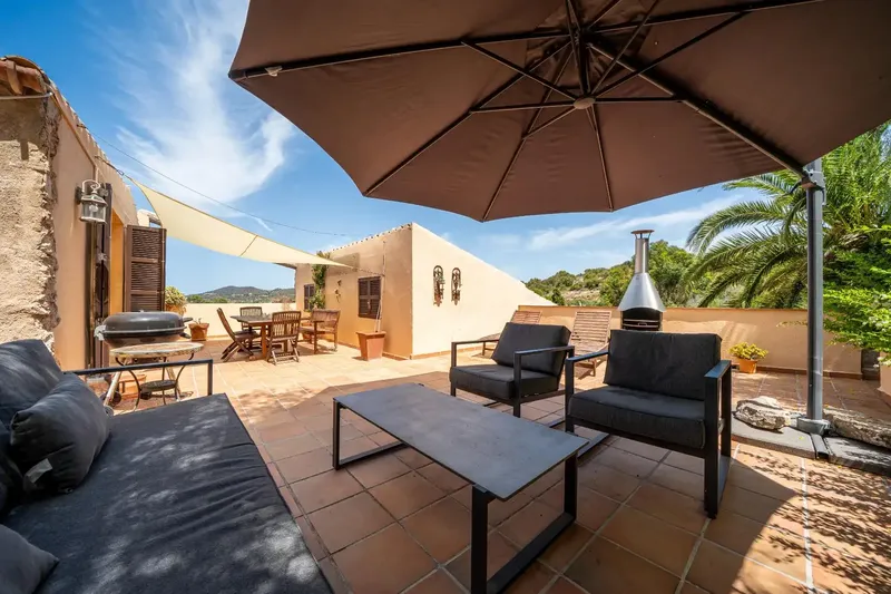Charming rustic finca with tourist license (ETV) for up to 9 people, located in an idyllic and quiet setting in Son Macià. Surrounded — photo 11