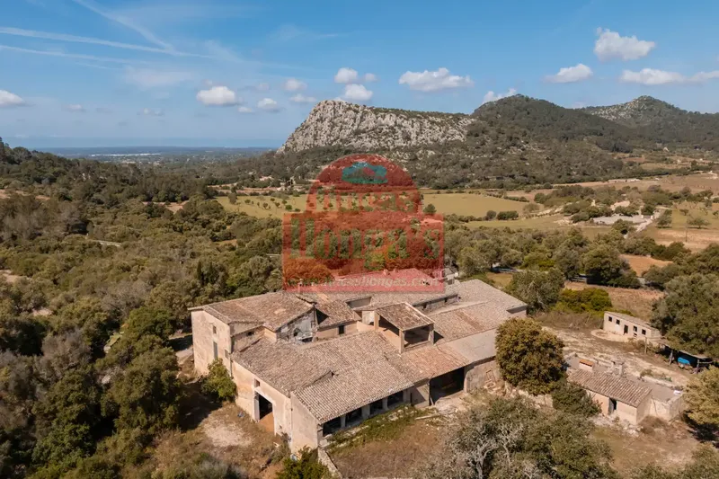 In the heart of the municipality of Algaida stands this emblematic 16th-century Mallorcan possession, considered a heritage of the — photo 7