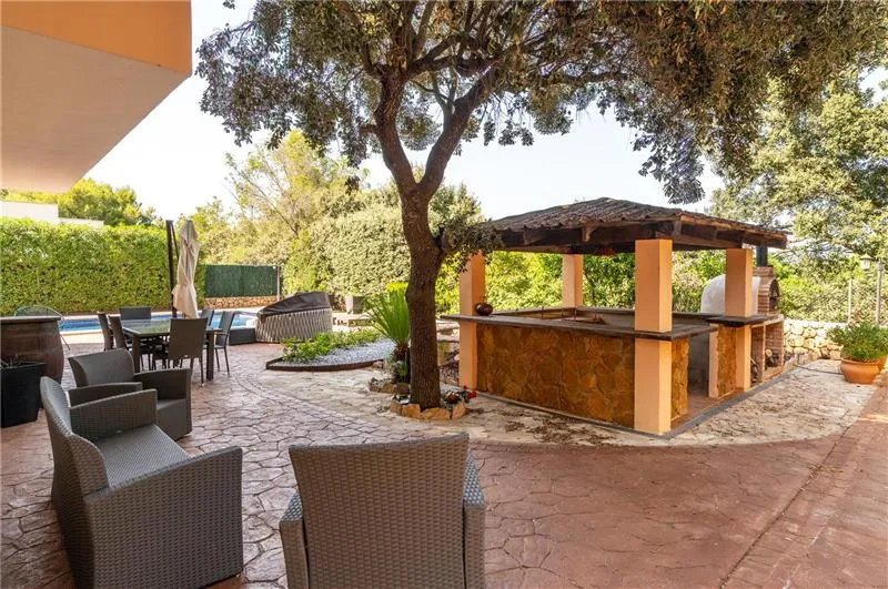 Detached chalet with a swimming pool on a plot of approximately 900 m² — photo 3