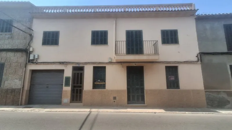 Ground-floor shop in a central location of S Horta — photo 2