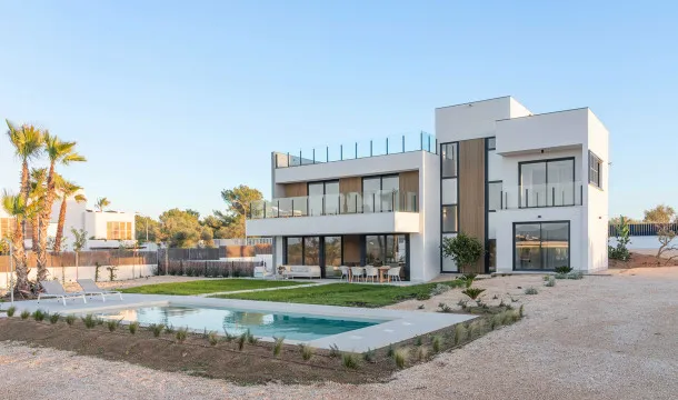 Villa with a Large Garden and Views of the Bay of Palma in Son Gual — photo 3