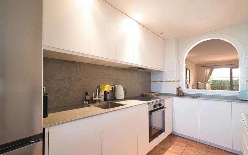 Garden apartment in a popular residential complex with a large pool, within walking distance of the ... — photo 11