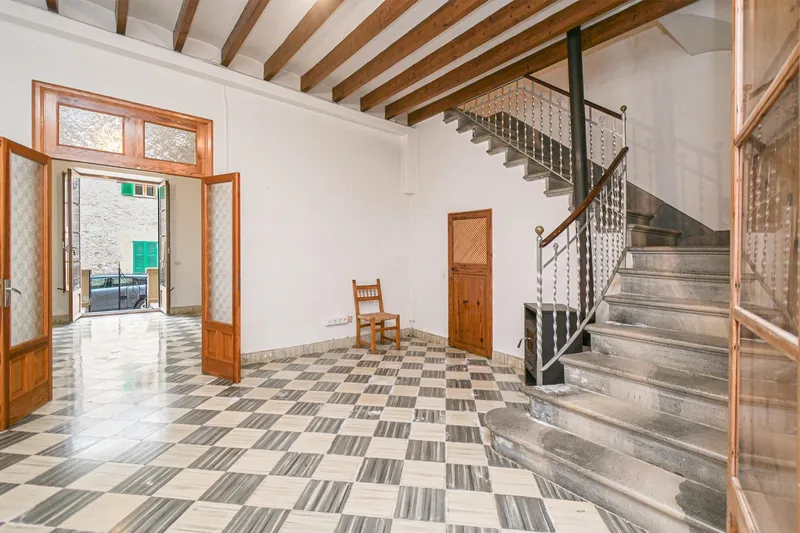 Village house in the center of Costitx with renovation potential — photo 3