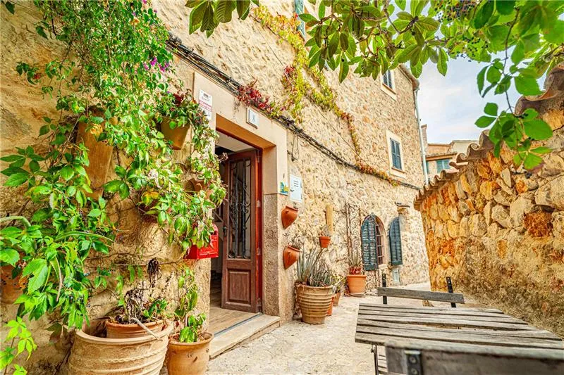 Traditional Mallorcan stone house in Valldemossa — photo 1