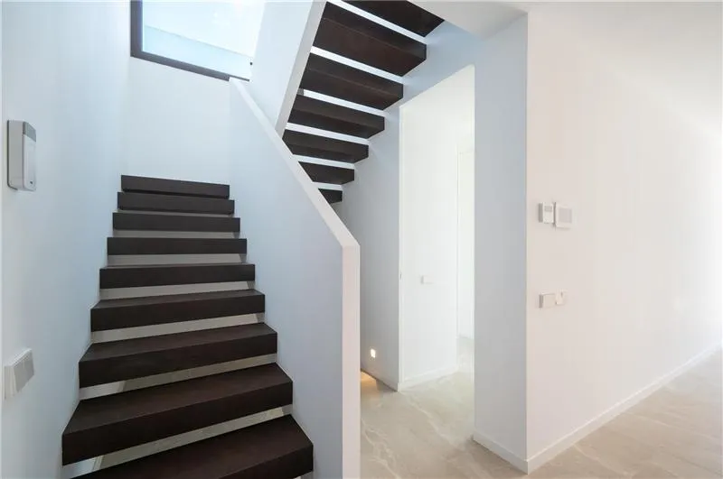 Newly built detached house with a large swimming pool on a 1,050 m² plot — photo 11