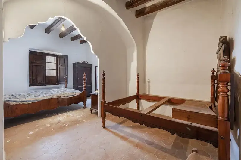 Undoubtedly one of the largest houses in Pollensa, this beautiful 19th-century Mallorcan house is located on one of the most central streets — photo 11