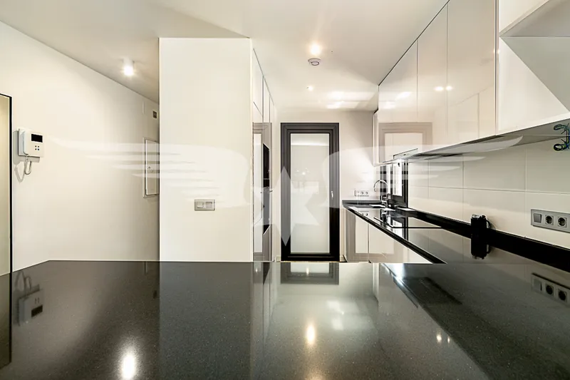 Light-flooded duplex apartment near the beach — photo 1