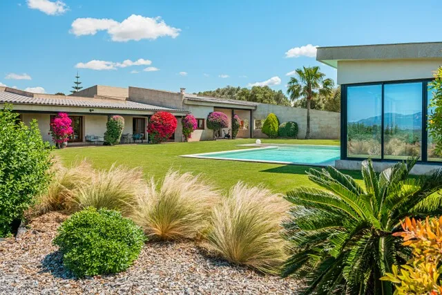 Country house with equestrian facilities for sale in Sa Cabaneta, Mallorca — photo 1