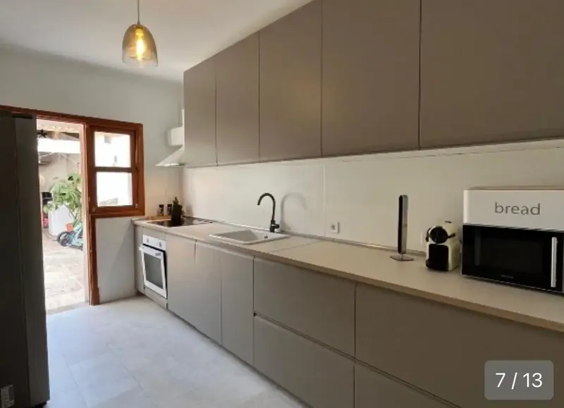 Located in a quiet and sought-after residential area of Cala Blava, just steps from the sea, this charming semi-detached Mediterranean-style villa — photo 5