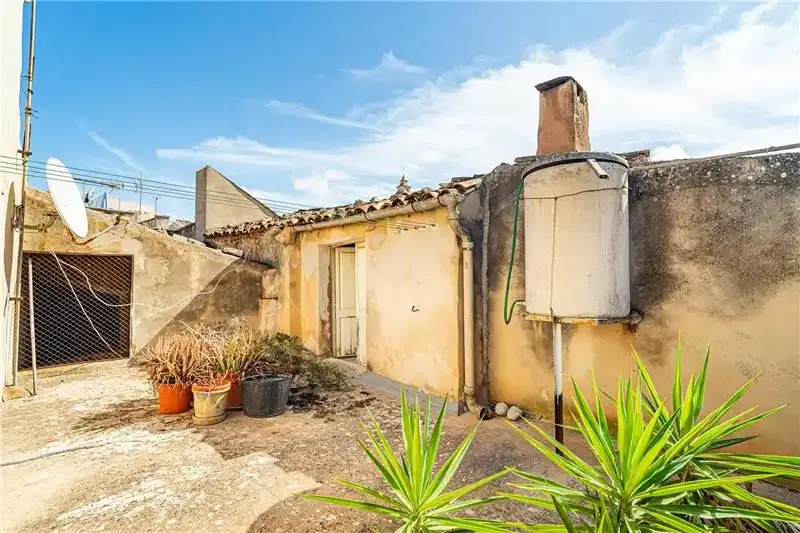 Character house to renovate in the center of Costitx, 216m² approx., distributed over 2 floors, large living-dining room of 60m² approx. — photo 7