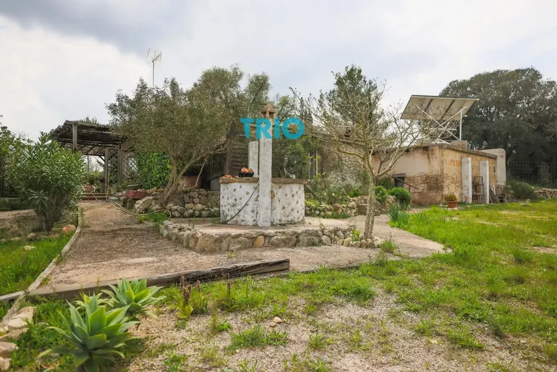 Discover the charm of rural life in Montuïri! We present this rustic finca to renovate, a peaceful refuge with a strategic location near the town center. — photo 1