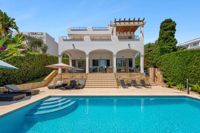 Frontline beach villa with sea views for sale in Cala d'Or, Southeast Mallorca — photo 4