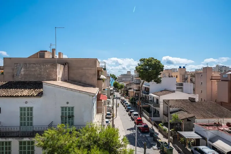 We present this bright third floor without elevator located in one of the most demanded areas of the east coast of Mallorca: Cala Millor. — photo 2