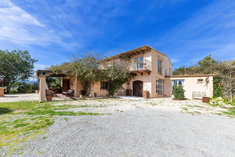 Rural property with ample land — photo 1