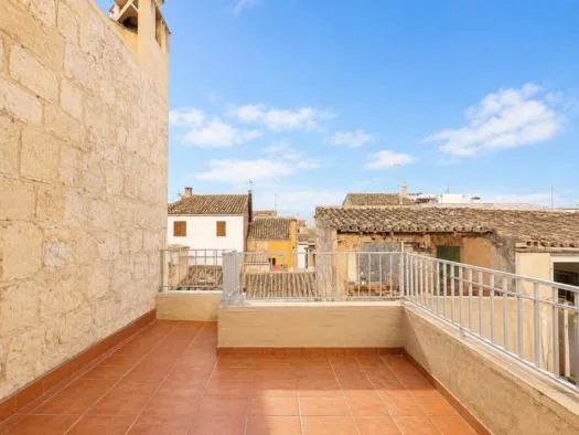 House, 4 bedrooms, 200 m² — photo 1