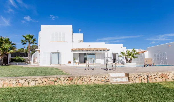 Fantastic seafront villa in a privileged location in Cala d'Or — photo 10