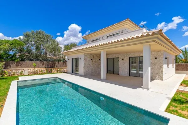 New Mediterranean-style villa with a large rooftop terrace in Cala Llombards — photo 1