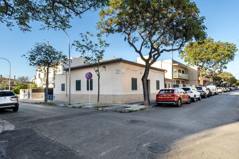 House — photo 1