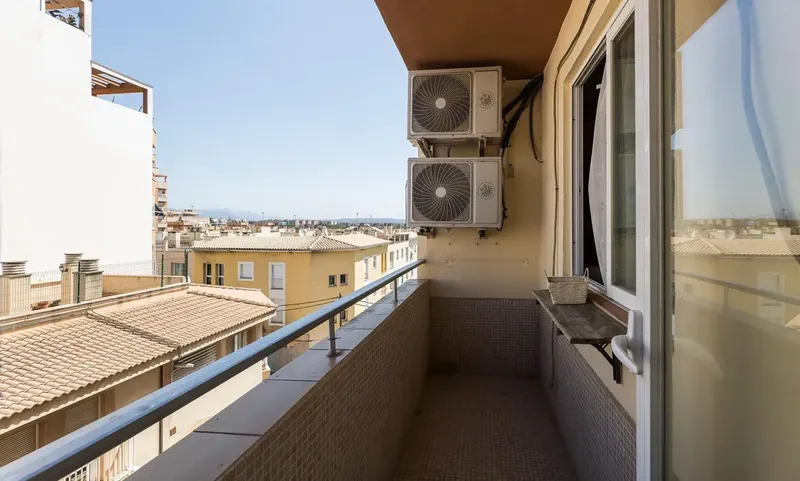 Spacious exterior and very bright apartment near the... — photo 4