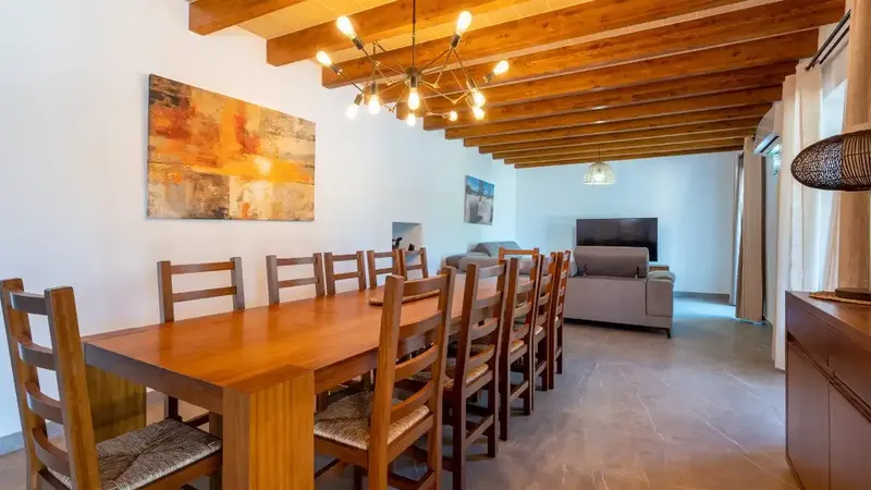 Seasonal rental or maximum one year. Charming rustic finca for rent between Santanyí and Cas Concos. This beautiful brand-new finca has been — photo 7