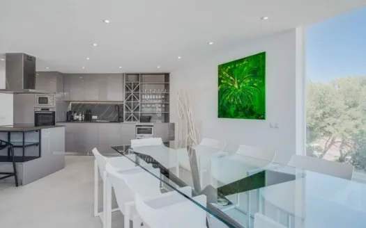 Renovated luxury apartment in 1st sea line with fantastic panoramic sea view — photo 11
