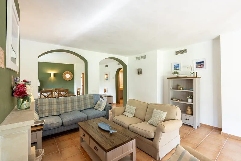 Detached villa with private pool and garden in an exclusive residential complex in Nova Santa Ponsa — photo 7