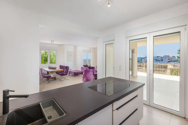 Renovated luxury villa in quiet location near the beach — photo 6