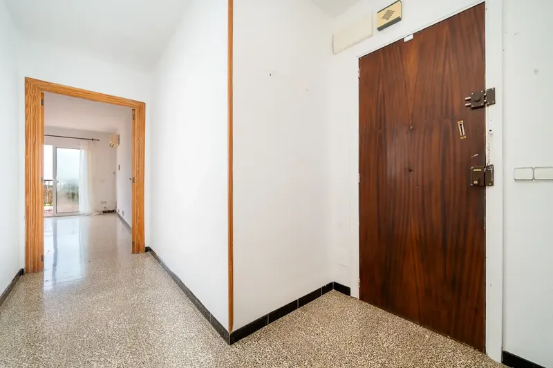 Penthouse with Private Terrace of 81 m² in La Vileta — photo 4