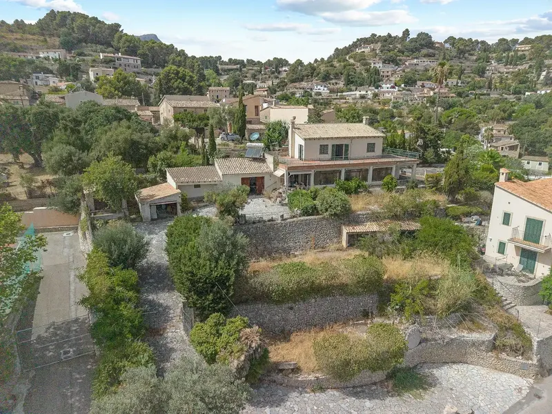 Urban multi-family plot of 1,381 m2 with sea views in Galilea, with an existing house of 477 m2 to renovate. The central and elevated plot — photo 5