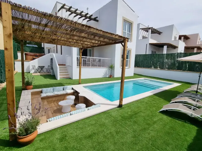 Villa independiente renovada con piscina, jacuzzi y licencia vacacional para 8 plazas en Cala Murada. — photo 1