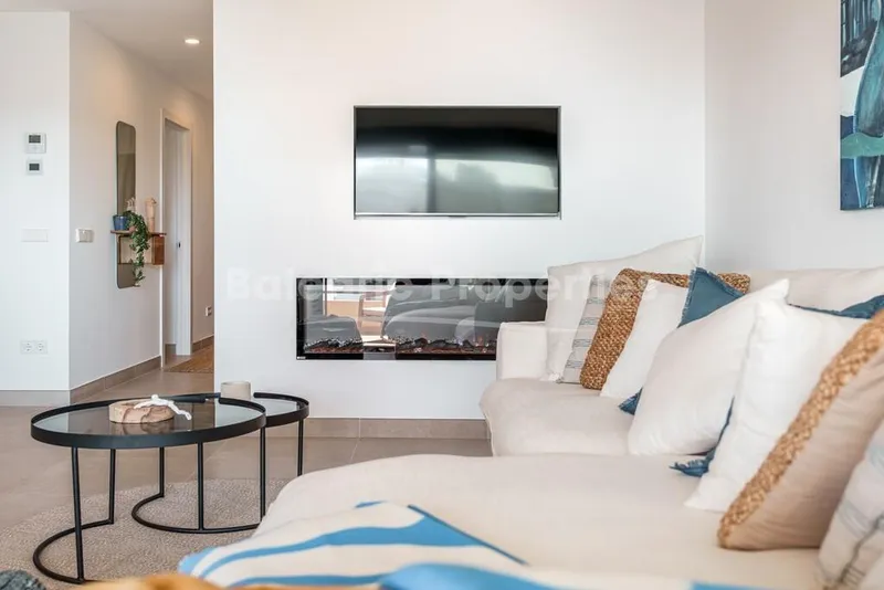 Penthouse with beach access for sale in Cala Vinyes, southwest Mallorca — photo 3