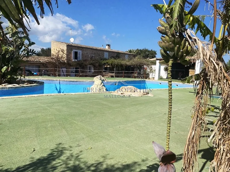 Licensed youth hostel hotel located a short distance from white sand beaches. — photo 3